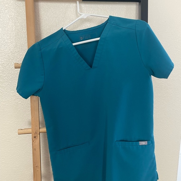 FIGS Pacific Blue High Waisted Zamora Joggers and Casma Top - Picture 3 of 10